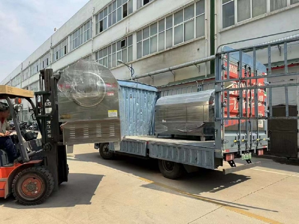 2 medium-sized electromagnetic wok are loaded and shipped