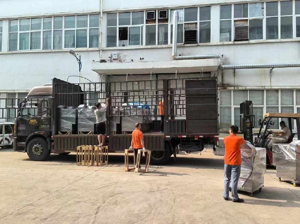 Customers order the fried goods machine special car delivery