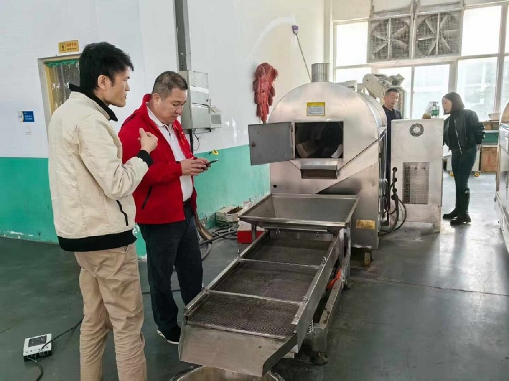 Guangdong customer come our factory test puffing roasting line