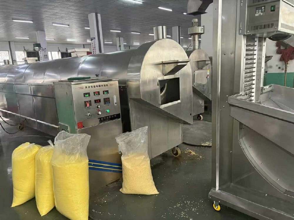 Customers come to the factory to dry millet flowers