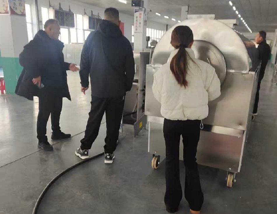 Yunnan customers to factory inspection roasting peanut machine