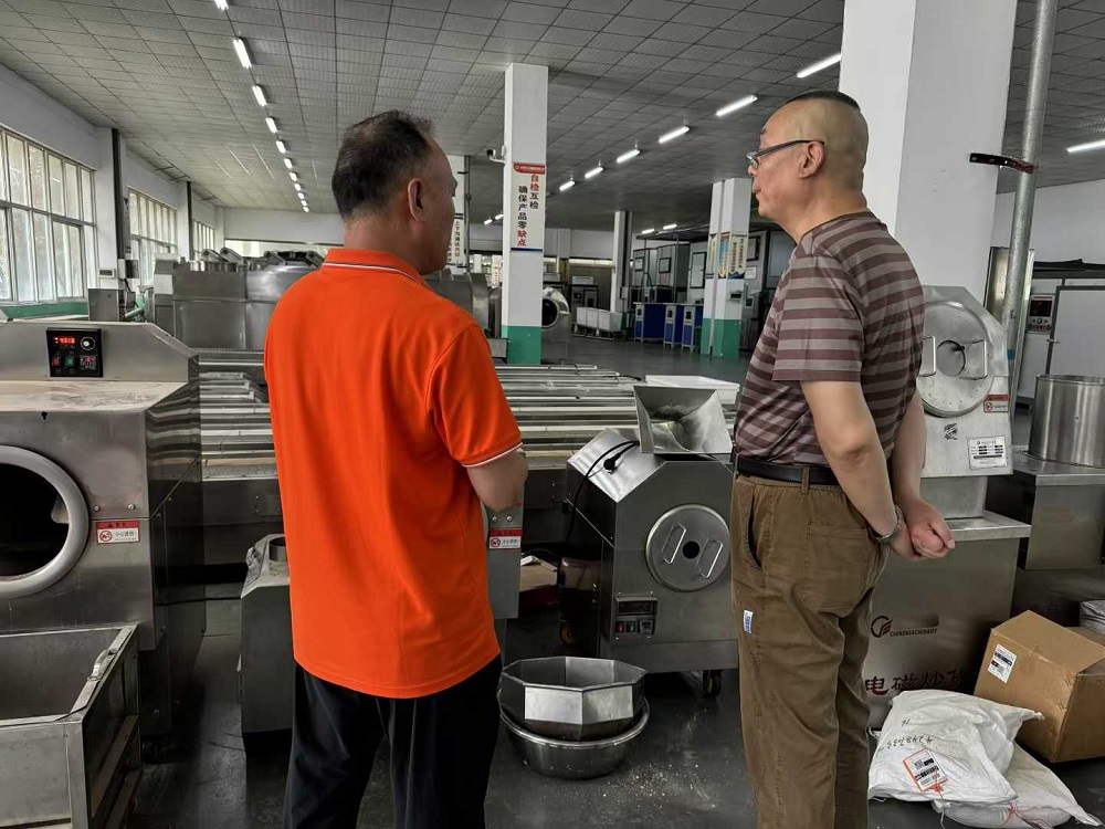 The customer came to the factory to test the machine for roasting almonds