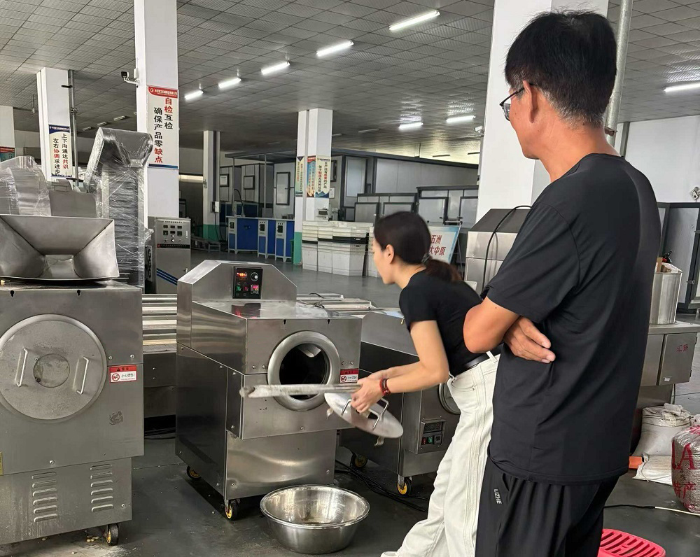 Several groups of customers came to the factory for inspection.