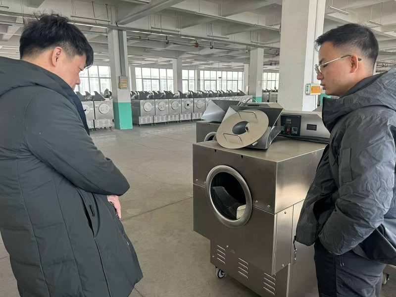 A customer from Guangzhou came to our company for an inspection.