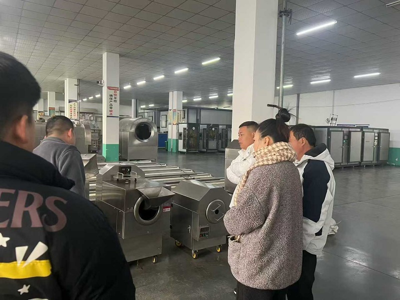 The customer came to the factory for an inspection and trial operation.