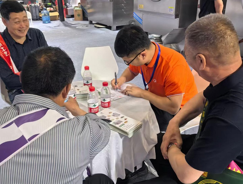 The first day of the exhibition in Hefei saw significant sales.