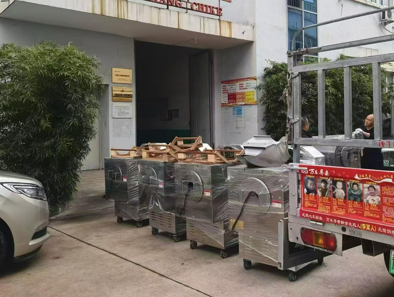 The customer's electromagnetic roasting machine has been dispatched.